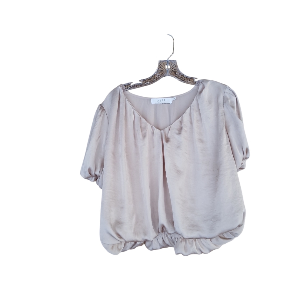 ASTR Champagne V Neck Short Sleeved Balloon Hem Satin Blouse Medium